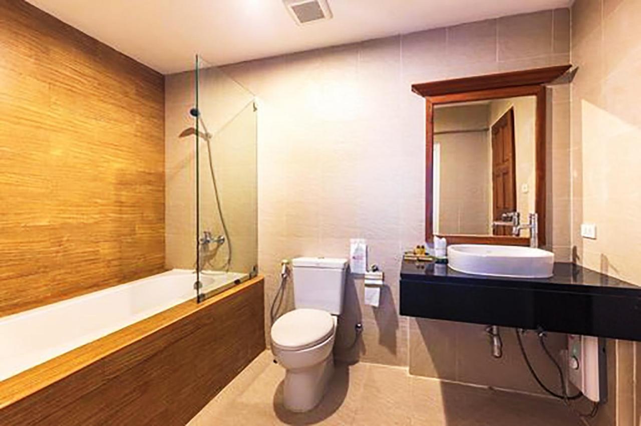 Хостел Bodega Phuket Patong (Adults Only) Экстерьер фото