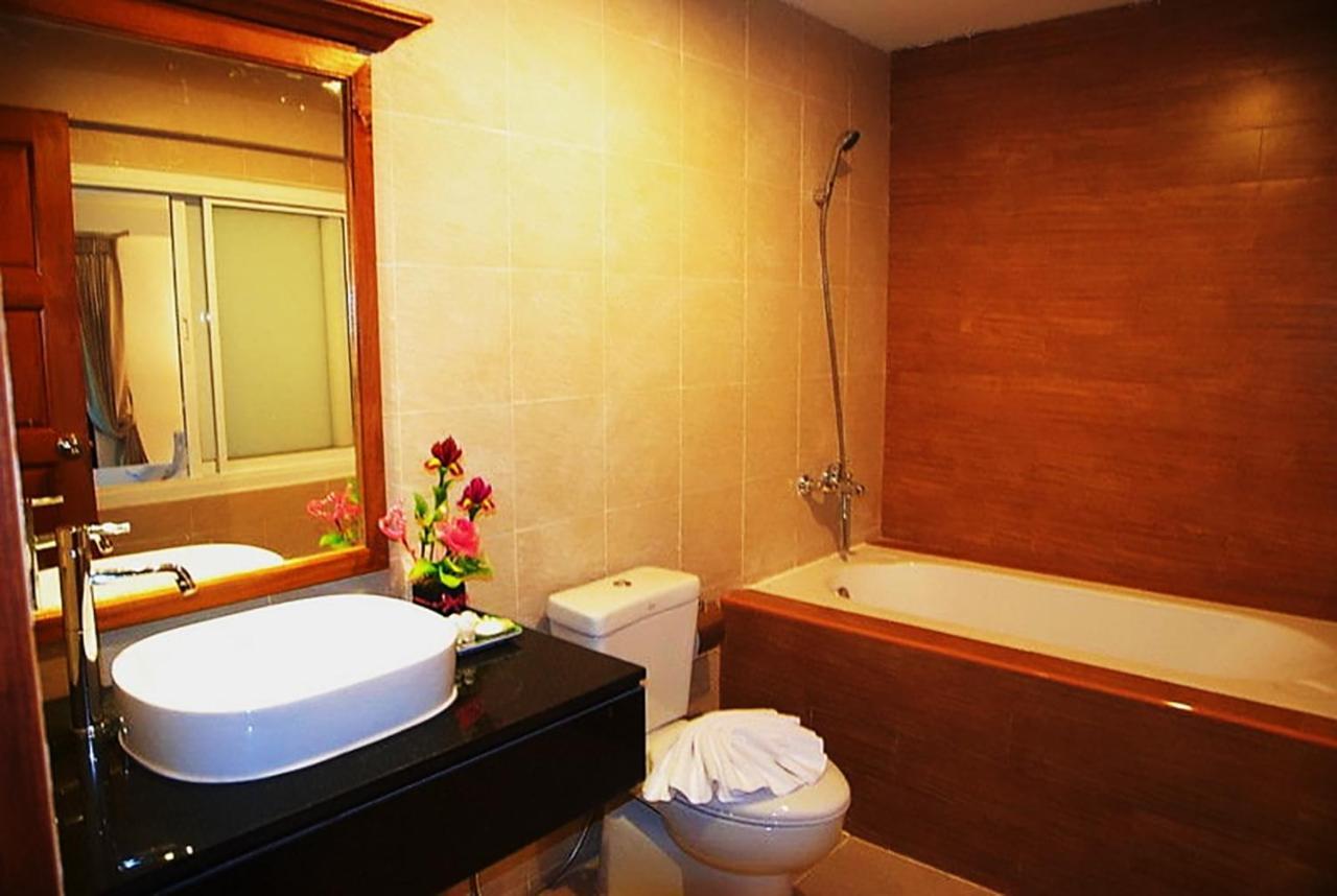 Хостел Bodega Phuket Patong (Adults Only) Экстерьер фото