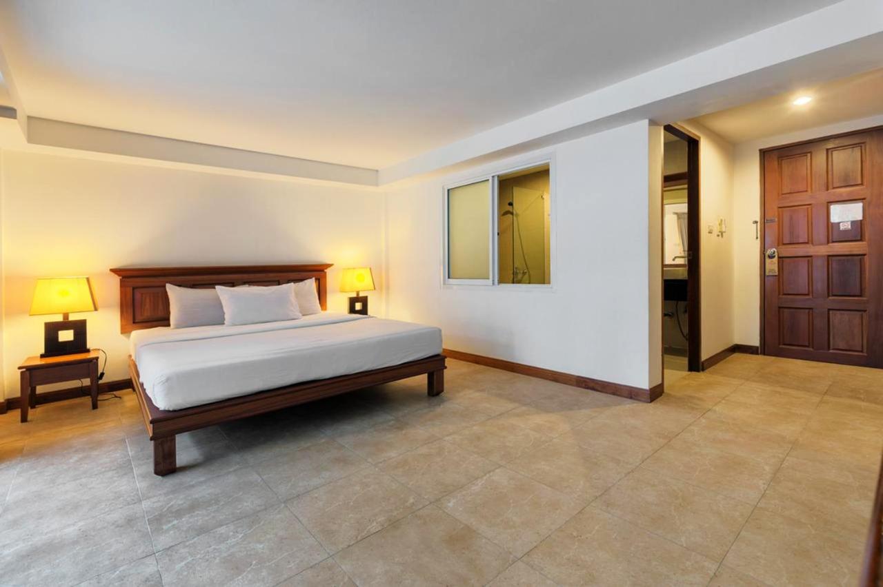 Хостел Bodega Phuket Patong (Adults Only) Экстерьер фото